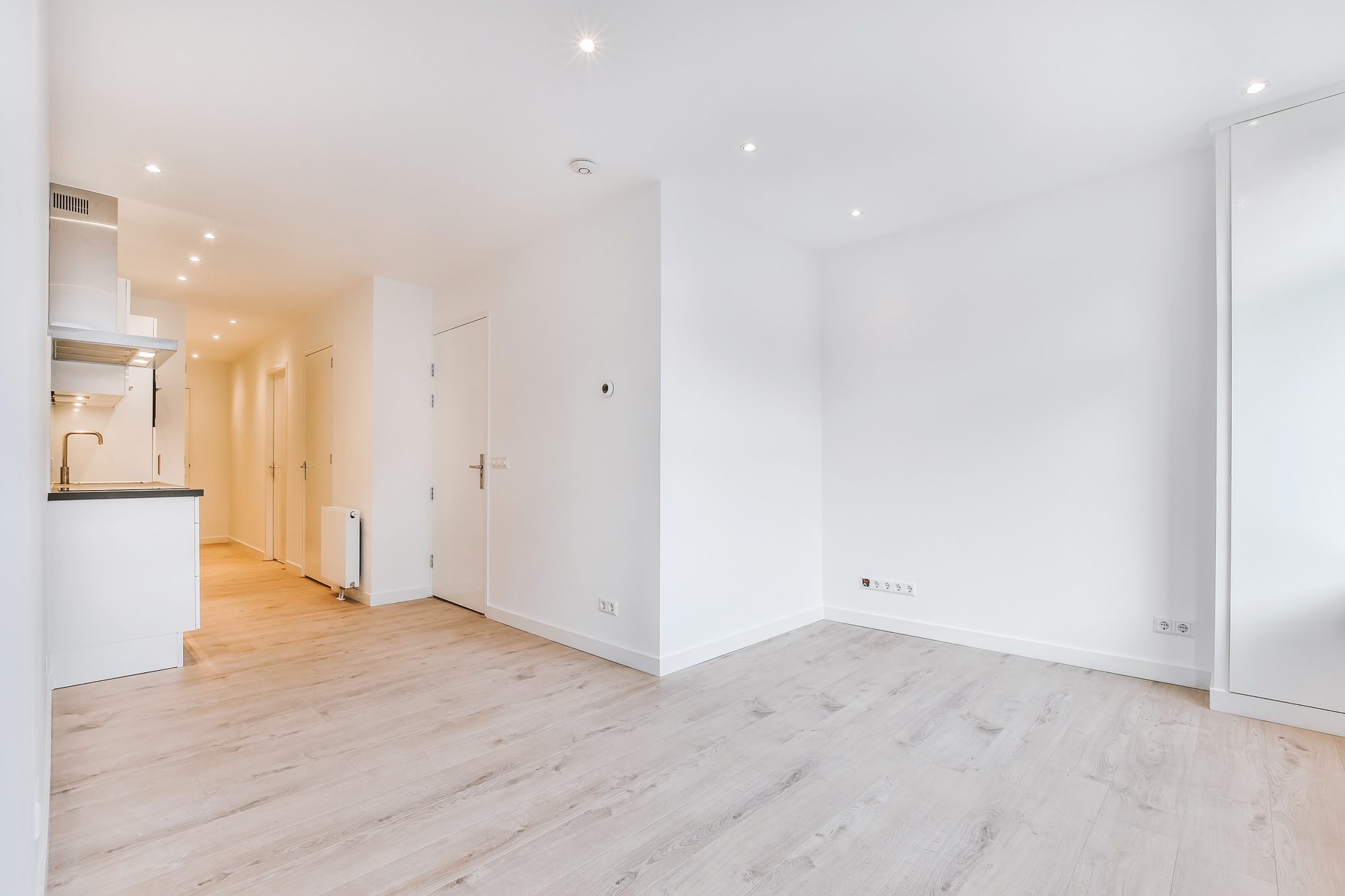 Spacious empty room in new flat